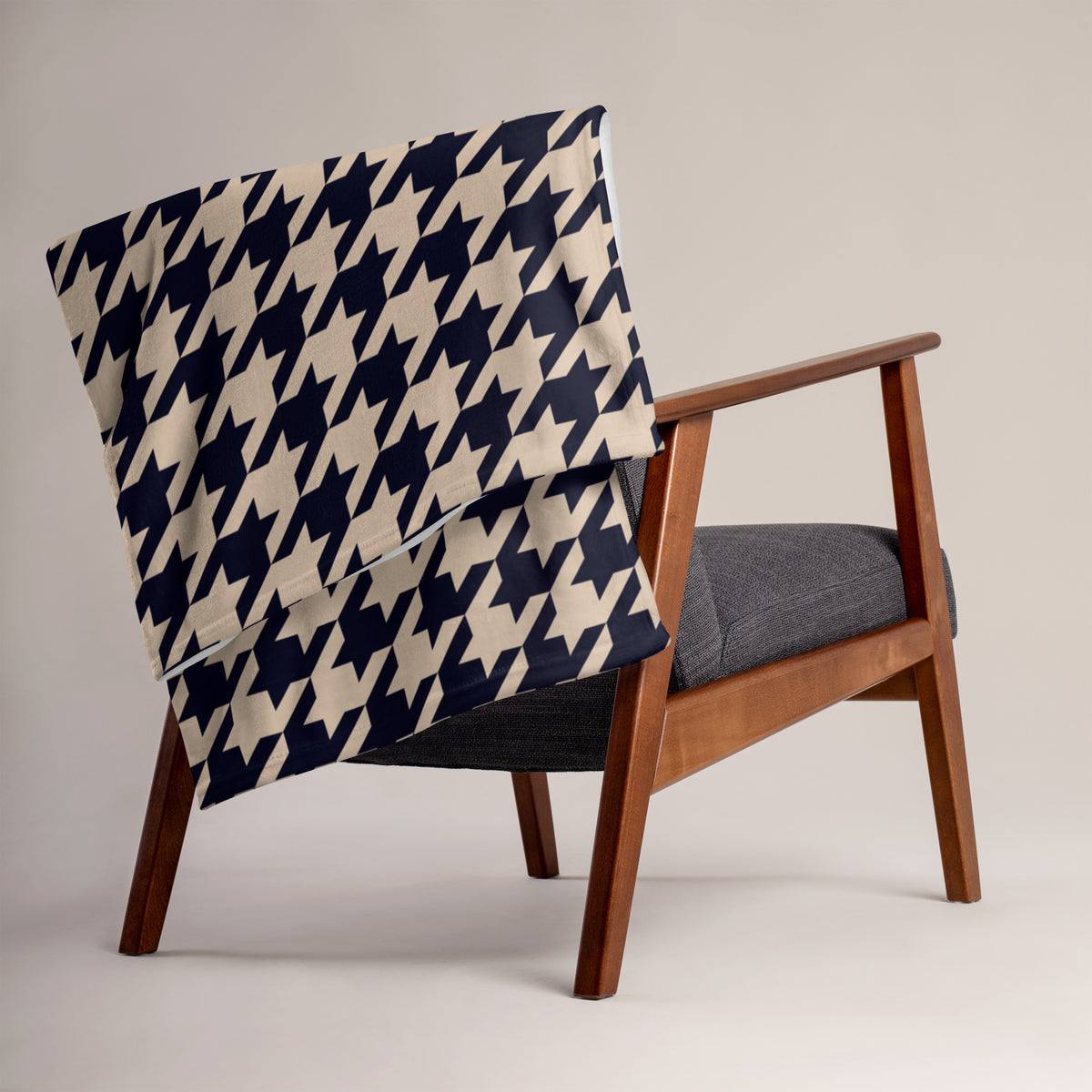 Black and Tan Houndstooth Pattern Throw Blanket